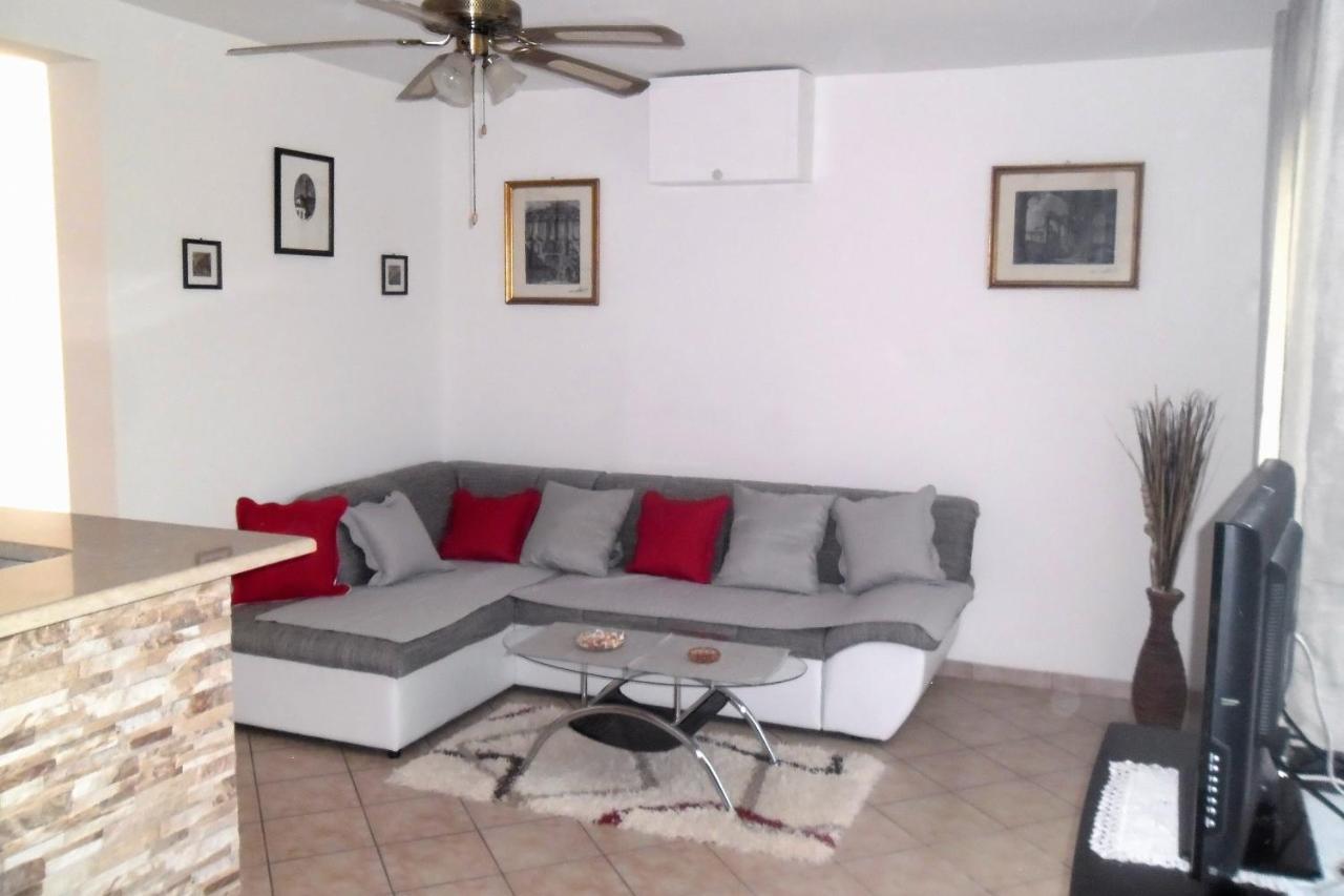 Apartments By The Sea Splitska, Brac - 2923 Postira Εξωτερικό φωτογραφία